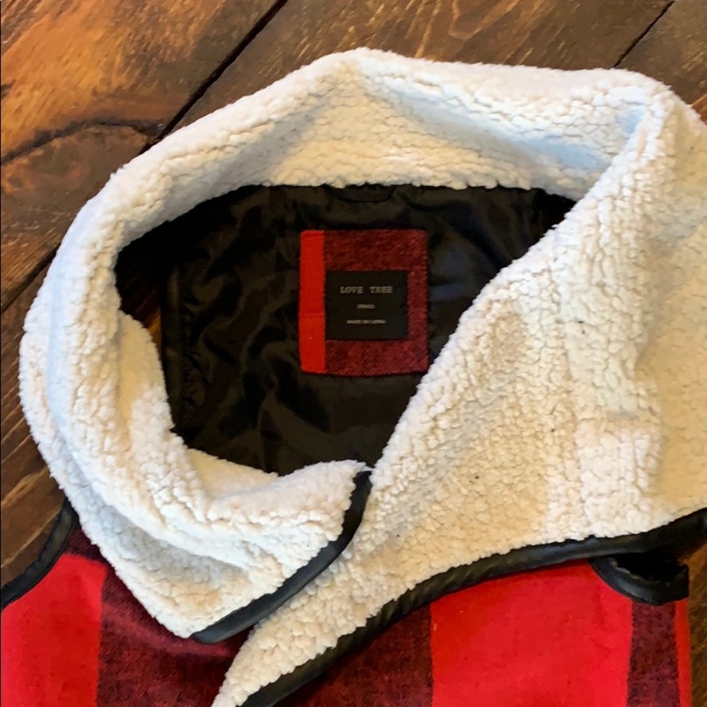 Beautiful vest!! Buffalo Check with soft lining - Picture 1 of 4